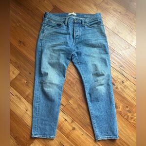 Madewell Men’s relaxed taper 33x30 light blue jeans